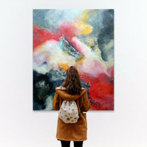 Spectateur devant un tableau de Christophe Baudin